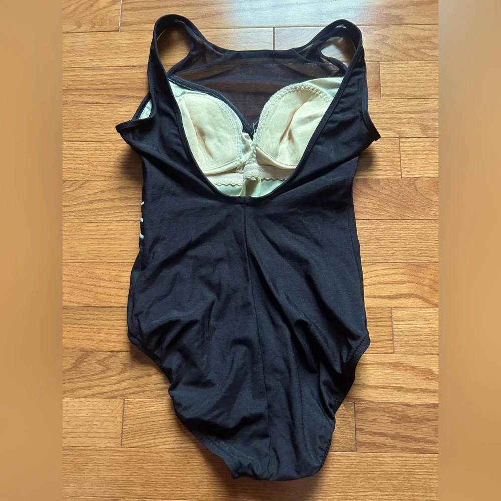 NWOT Black/White One Piece Swimsuit - US 10